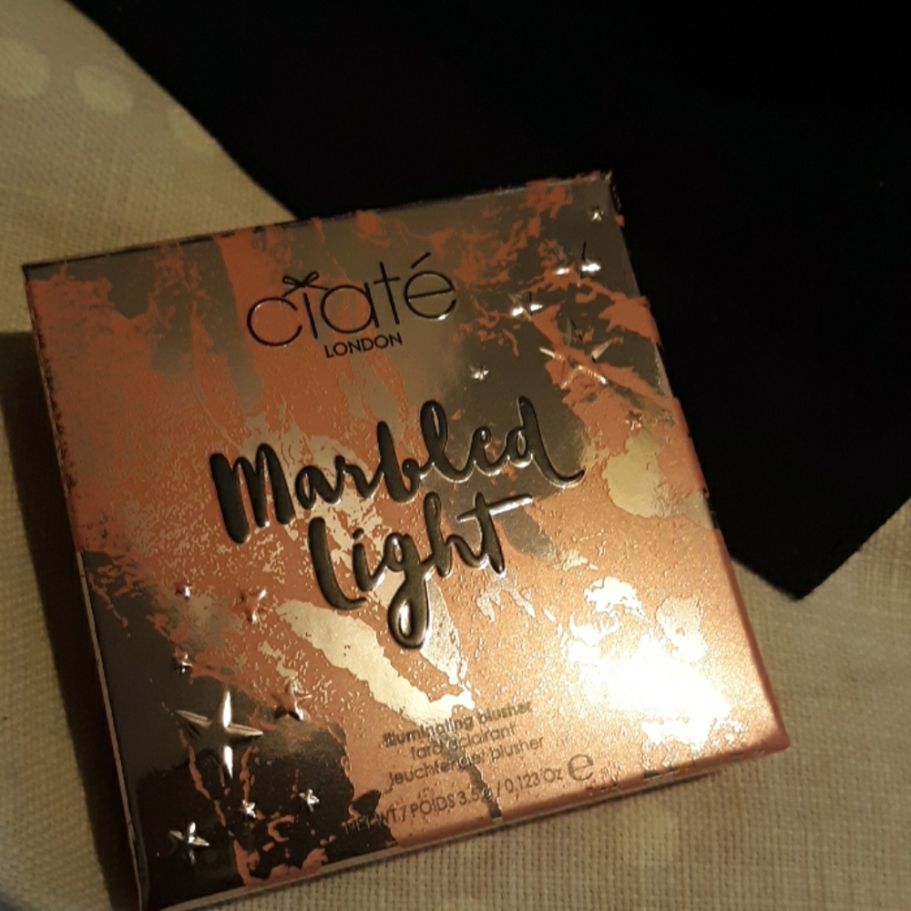 Illuminating blusher